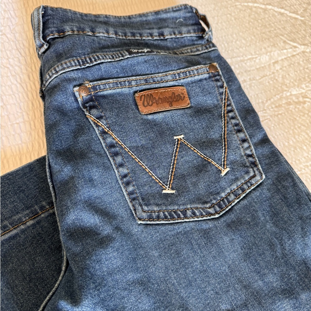 Wrangler | High Waisted Flare Jeans with Classic Stitching